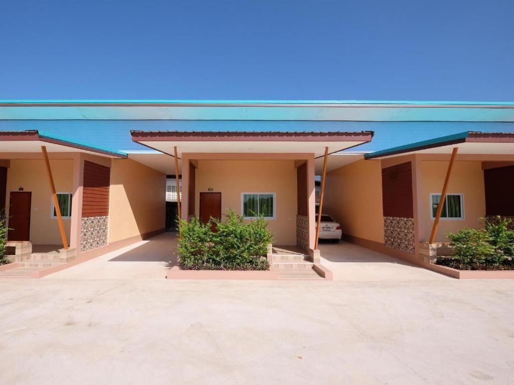 Prakaithong Hotel Amphoe Sawang Daen Din Экстерьер фото