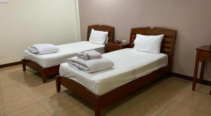 Prakaithong Hotel Amphoe Sawang Daen Din Экстерьер фото